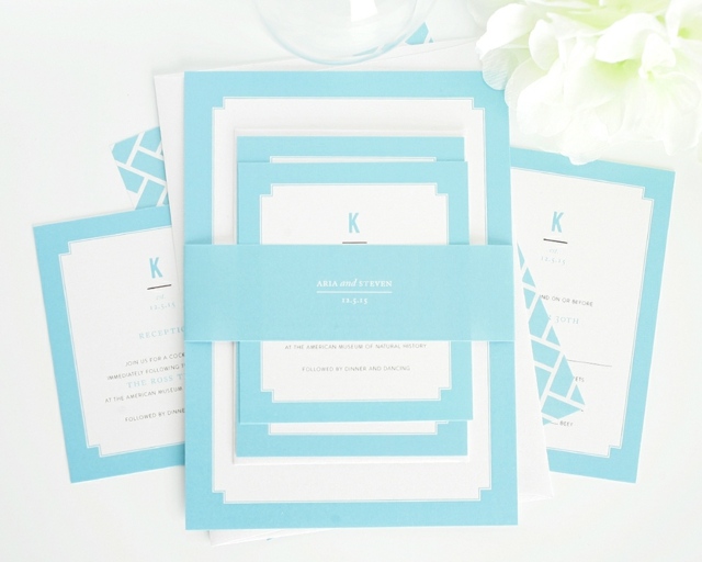 Svadobná karta biely modrý rám sada lístkov hortenzie