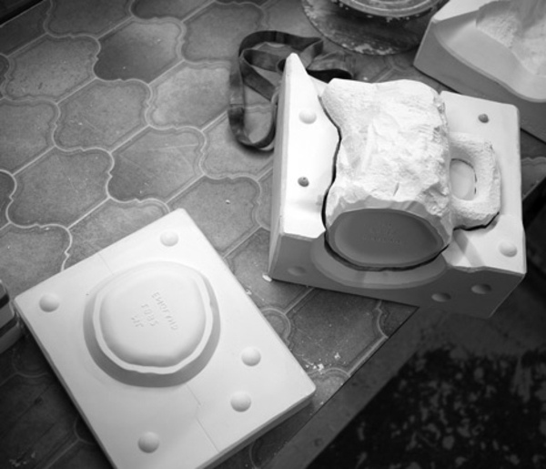 zaujímavý nápad na porcelánový džbán ručne vyrobený riad