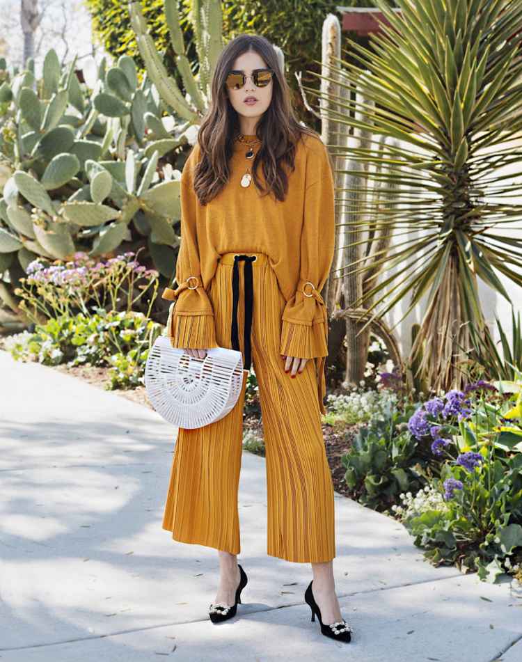 Drevené kabelky horčicovo žltá blúzka nohavice široké lodičky