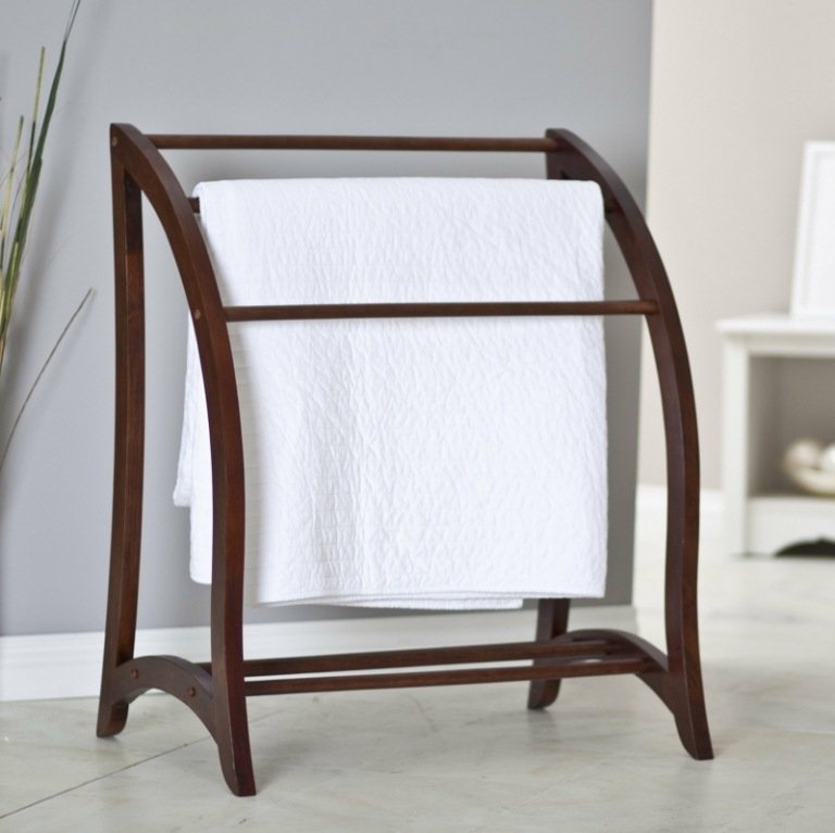 držiak na uteráky drevo pôvodný tvar tmavý nápad veľké uteráky