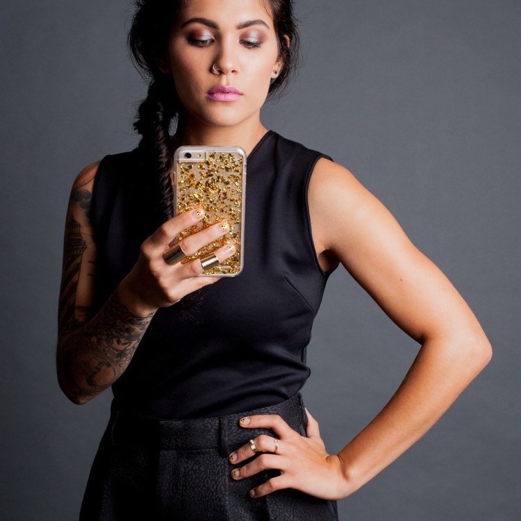 skutočné lesklé kúsky plátkov zlata na priehľadnom povrchu obal na mobil-nový-iphone7-zlaté-silikónové-transparentné-častice zlata
