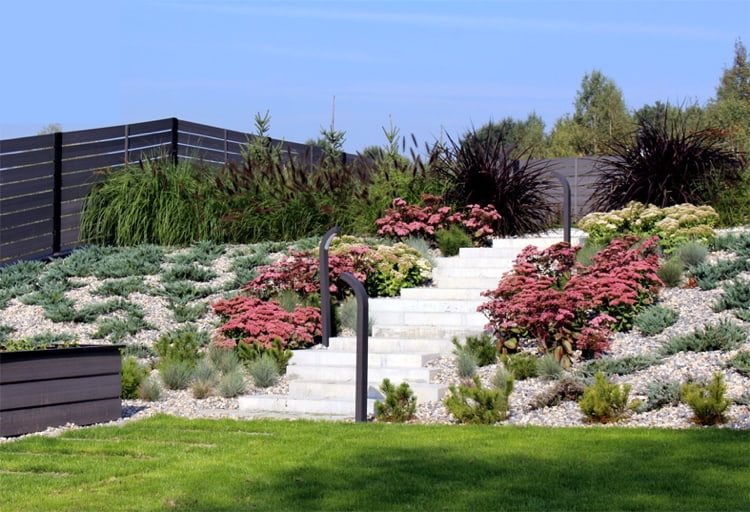 skalka na svahu moderná