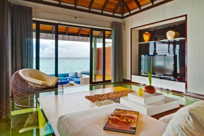 Zasklievacie nápady na dekoráciu sklenenej nástennej stoličky so skleneným stropom Hotelová suita Nápady na dekoráciu ratanovej sklenenej nástennej stoličky od podlahy k stropu