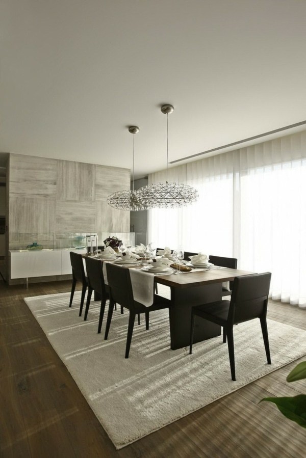 moderný dizajn jedálne s elegantným lustrom