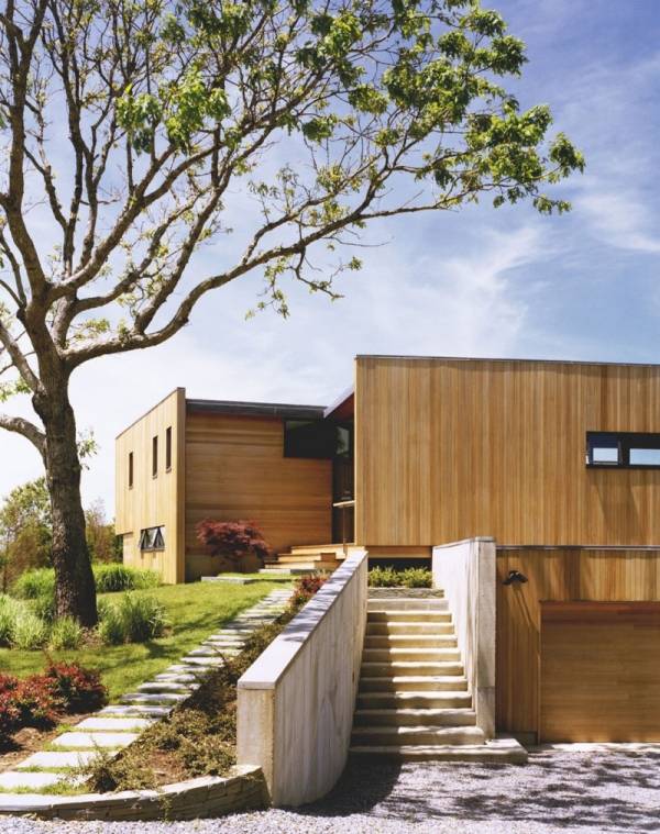 vstupné schody bankový dom moderného dizajnu