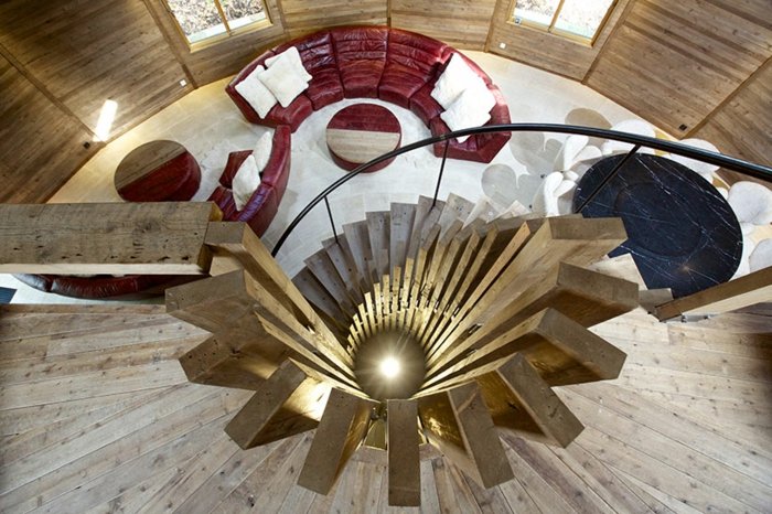 klenbový dom porcelán schody obývacia izba rozkladací stôl