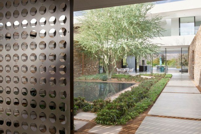 Bazén záhradné dosky cesta strom kamenný múr