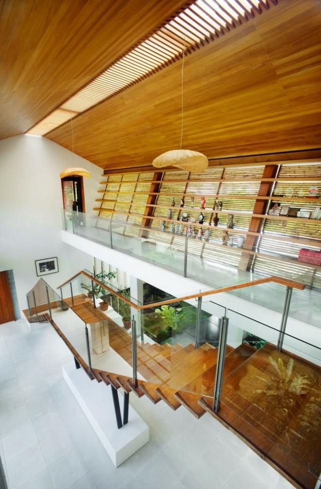 malý terén priestorovo úsporný interiérový dizajn prírodné materiály