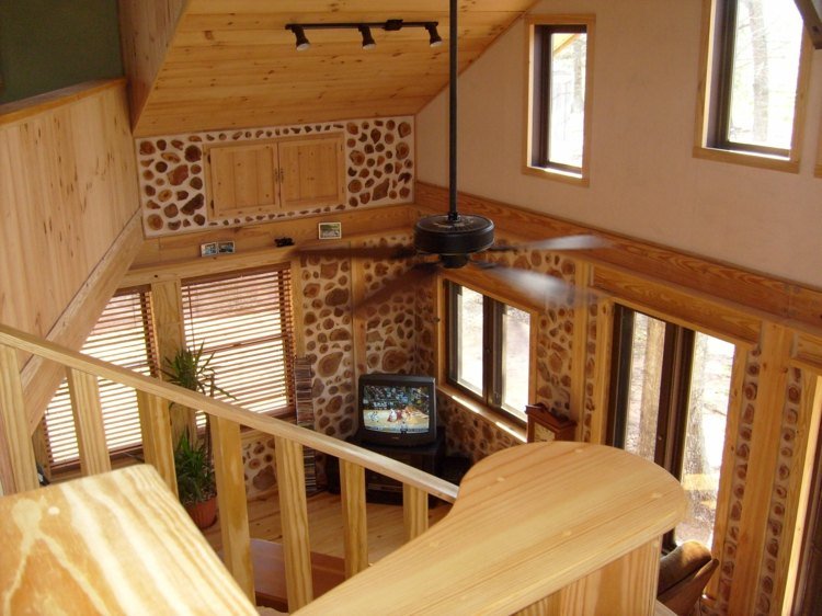 dom-drevo-zrubový štýl-útulný-svetlý-interiér-rustikálny