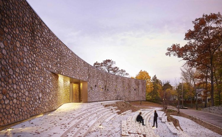 dom-drevo-moderný-arkus-centrum-vysokoškoláci-architektúra-ateliér-chodba