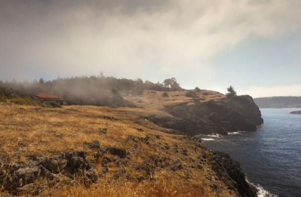 Dom na pobreží Ameriky s výhľadom na more-shadowboxx