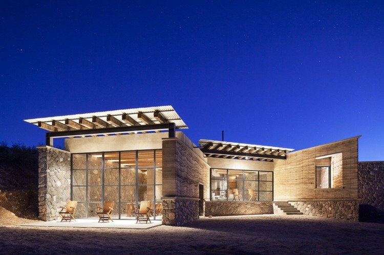 materiály recyklovaný dom drevo vchod prírodná rezervácia Mexiko strešné nosníky