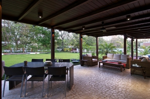 Terasový nábytok-vnútorný dvor rustikálny Záhradný nábytok-záhradné stoly, pohovky