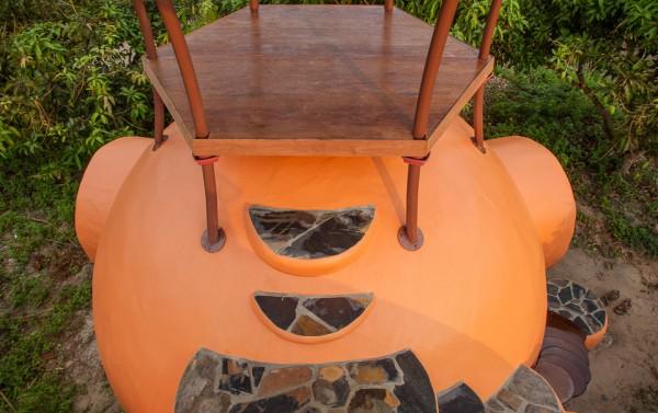 lacná budova mimo oblasti pôvodného vzhľadu kameňa