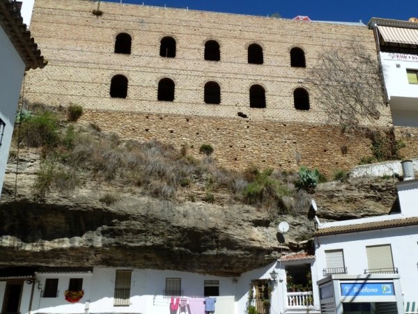 Radnica v dome v rockovej architektúre