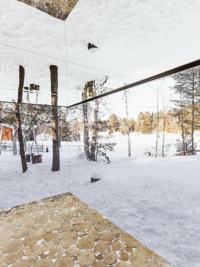 Podlaha zrkadlovo odeté steny krásna krajina