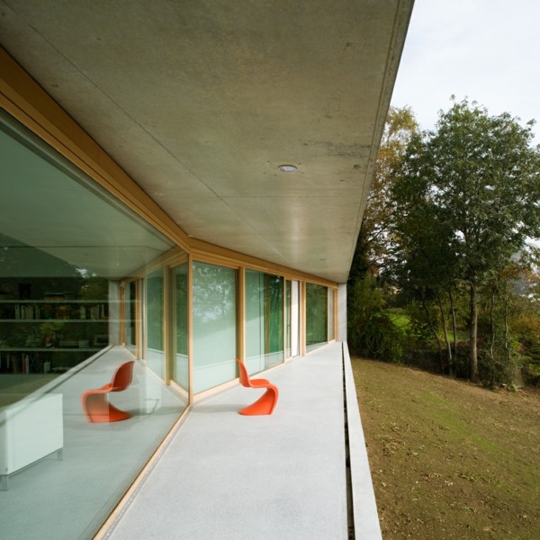 Sklenená fasáda-moderná architektúra domu Sklenená fasáda-moderný interiérový dizajn