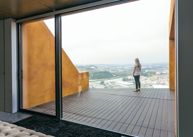 Rodinný dom Portugalsko maľovanie betónových stien