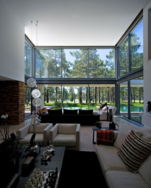 Konferenčné stolíky do obývačky-biele kreslá Sedacie súpravy do obývačky Konferenčný stolík