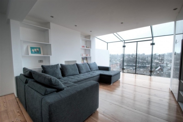 Obývacia izba kompletne zasklená čierny byt