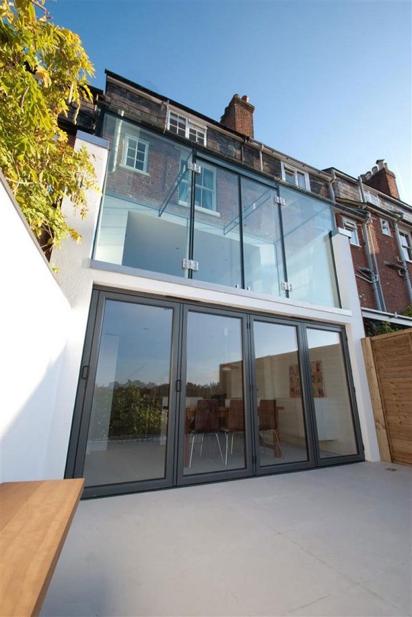 Sklenená predná časť domu House England