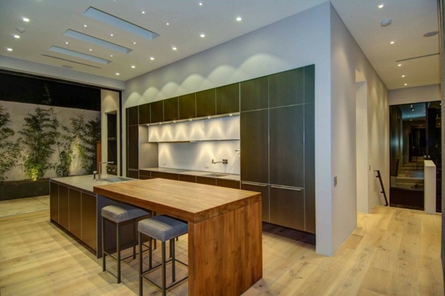 Vstavaná kuchynská linka na drevo, moderné bezúchytkové skrinky Counter moderné bezúchytkové skrine vstavané svetlá