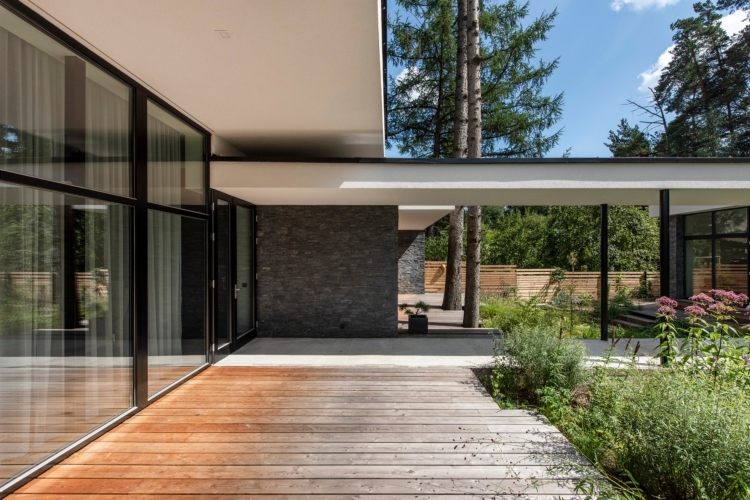 stavbu domu so skleneným priečelím v dvoch zväzkoch udržateľne