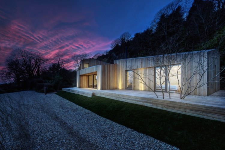 drevená fasáda-osvetlenie-dom-drevená fasáda-smrekovec