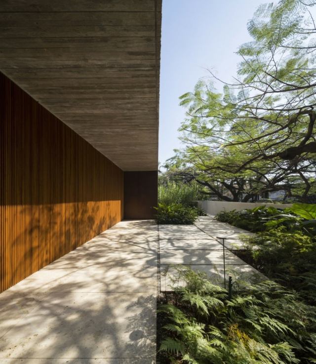 Dom záhradná stavba štruktúra dlažobné kocky útulné rastliny betónové steny stromy