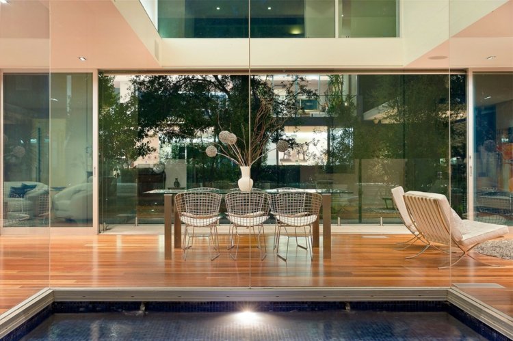 dom obytná štruktúra kožený nábytok jedálenský kút stolík stoličky kovové sklenené kreslá