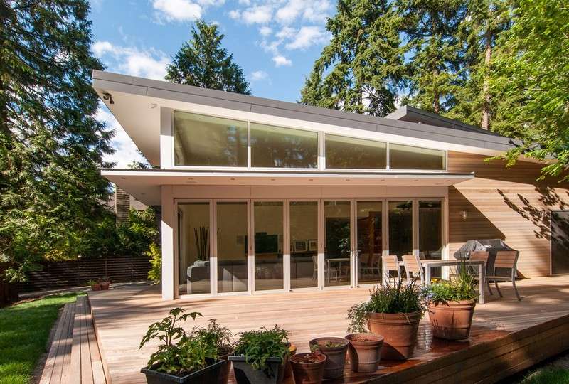 House-pent-roof-build-modern-house-fasáda-sklo-betón