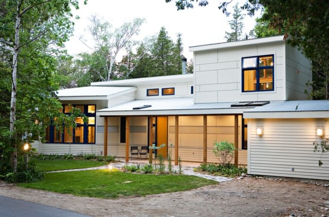 Výhody profesionálnej, nenákladnej montáže bielej fasády