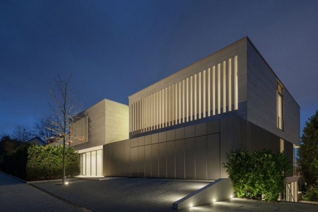 obytná budova weinheim fasáda pouličné nočné osvetlenie obytná budova-weinheim-fasáda-pouličné-nočné osvetlenie