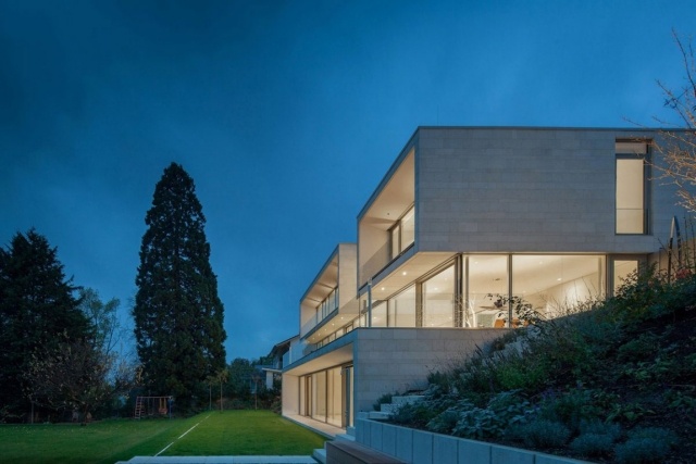 obytná budova zarovnanie nočného osvetlenia dvor obytná budova-nočné-osvetlenie-zarovnanie-nádvorie