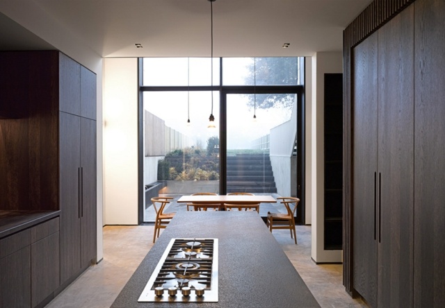 Kuchynská časť Kuchyňa vstavaná veľká presklená jedáleň