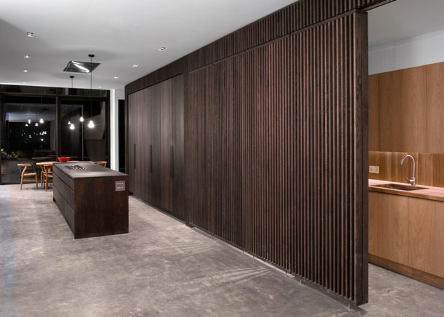 Priečka kuchyne kuchynský ostrovček zariadený jedálenský kút