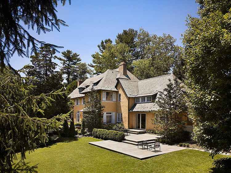 Nápady na dizajn fasády domu sadrové oranžové steny