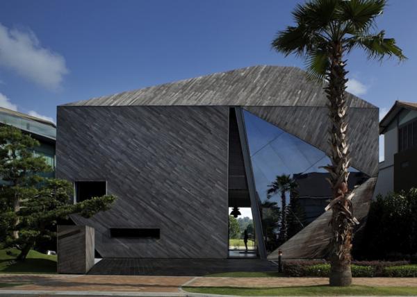 predný vchod geometrická architektúra domu od formwerkz