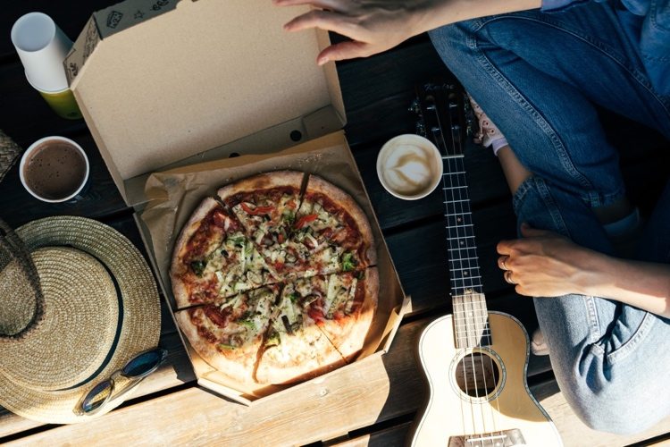 House party v časoch Corony, objednávanie jedla namiesto jeho prípravy