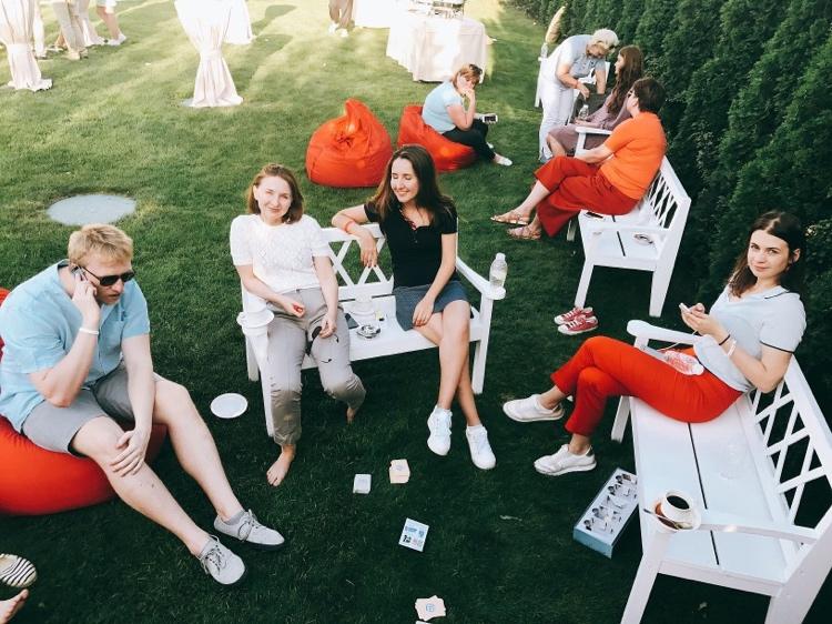 Zorganizujte tipy na záhradné párty v ochrane Corona times