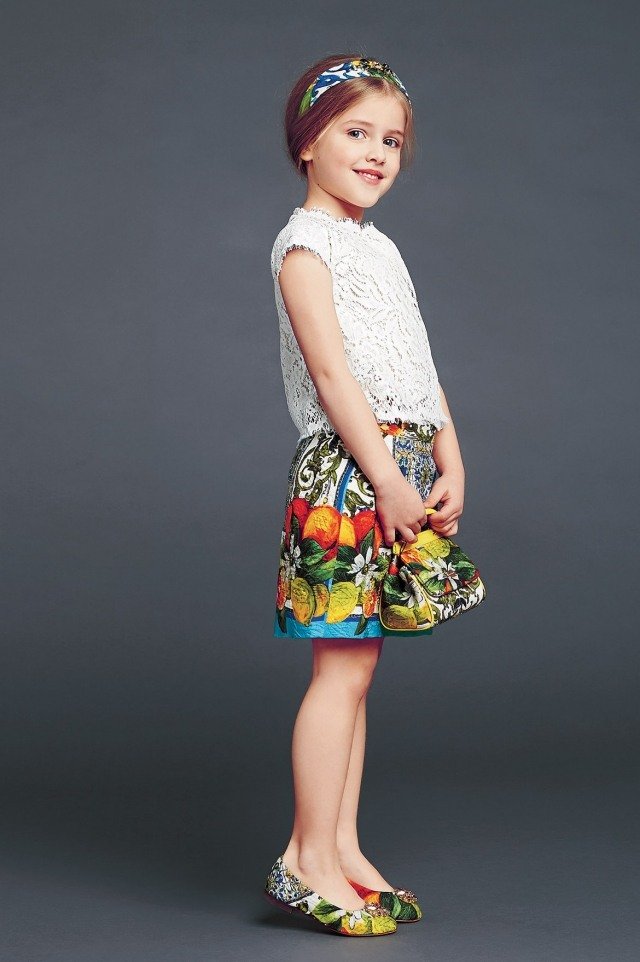Dievčenská móda na začiatok školy-kvetinové jesenné motívy-čelenky-dolce a gabbana Haute Couture dievčatá módne dievčatá móda-späť do školy-jeseň-kvetinové-motívy-vlásenky-dolce-a-gabbana-zima-2015