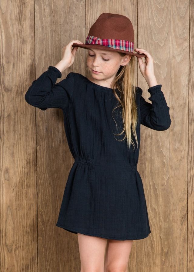 Detská móda pohodlná k jesenným šatám s dlhým rukávom v tmavo modrej farbe mango-exkluzivna-detska moda-na-skolu-zapis-pohodlne-saty-dlhy rukav-tmave modre