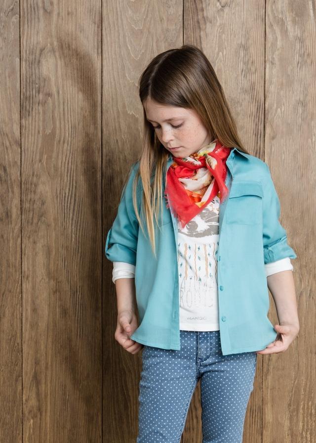 Športovo-elegantná dievčenská módna košeľa s červenou šatkou-mangom jeseň-zima Športovo-elegantná-dievčenská móda-s-červenou šatkou-mango-jeseň-zima-kolekcia