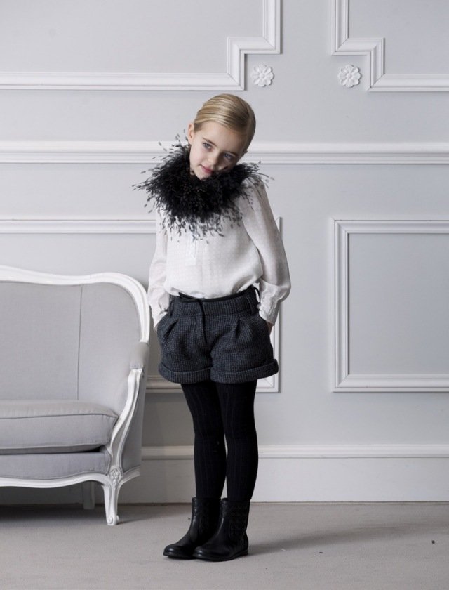 Móda pre detský outfit s módnymi doplnkami s krátkymi šortkami a dlhým rukávom a krkom Detská móda-späť-do-školy-dior-outfit-kraťasy-tričko s dlhým rukávom-doplnok