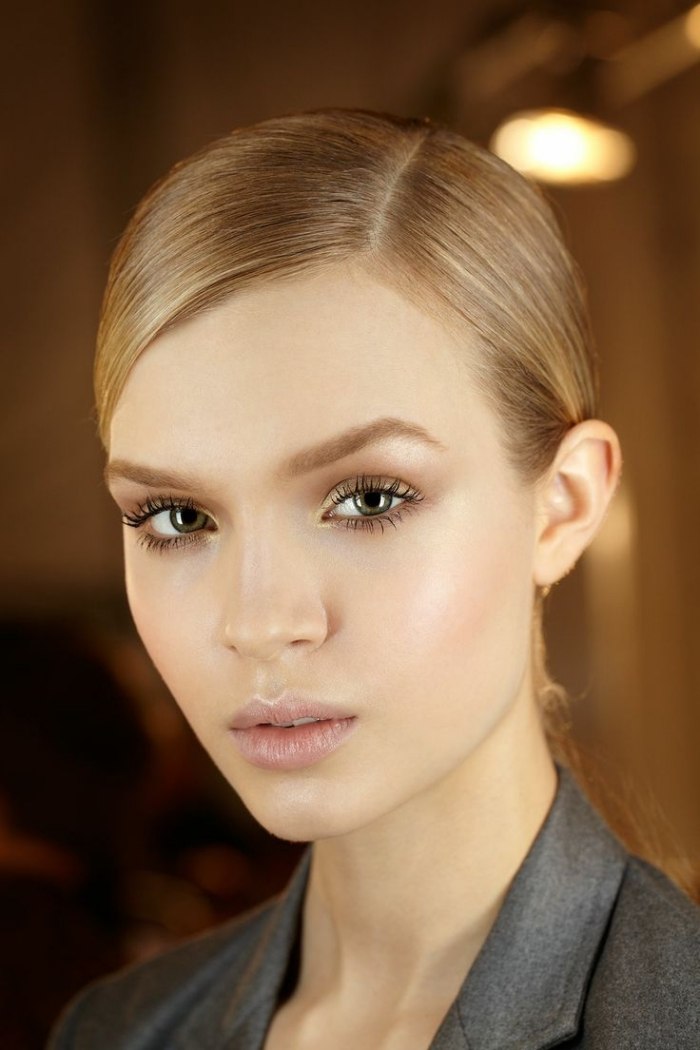 Trendy vo farbe pleti-nuansy-pery-správne-nanášať-líčenie