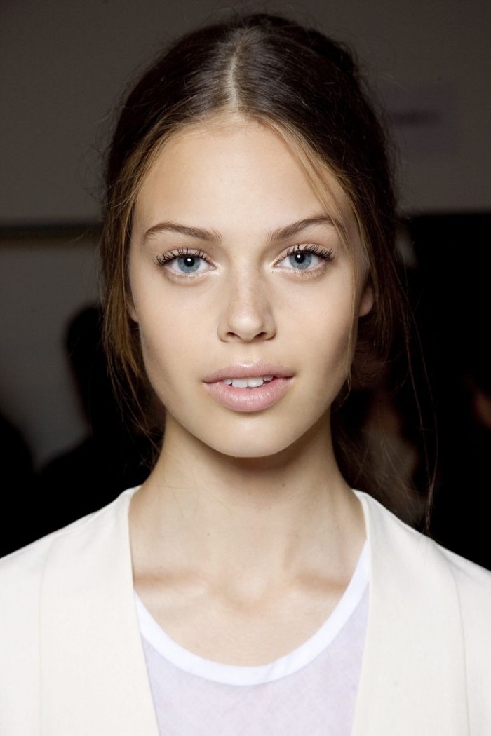 riasenka farby pleti-nuansy-lesku na pery-nanesenie-svetla-tvárovej-pokožky-farby-riasenky