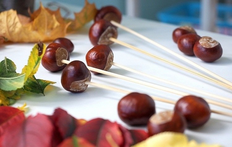 ručné práce s gaštanmi s batoľatami