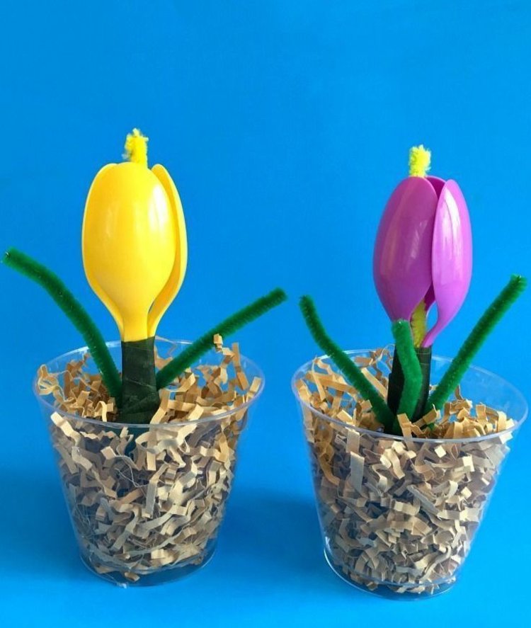 kvety-drotár-plastové-lyžice-deti-rožky-tulipány-čistič-rúrok-plastové-poháre