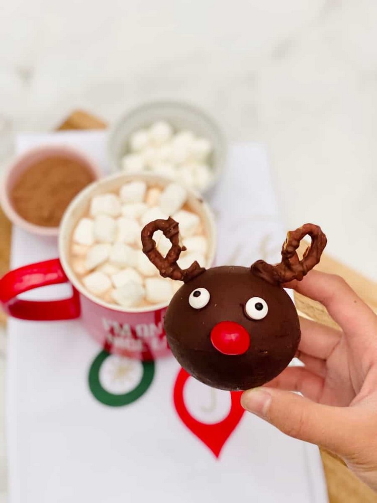 Soby vyrábajte bomby z horúcej čokolády sami. Trend v oblasti horúcich čokoládových bômb