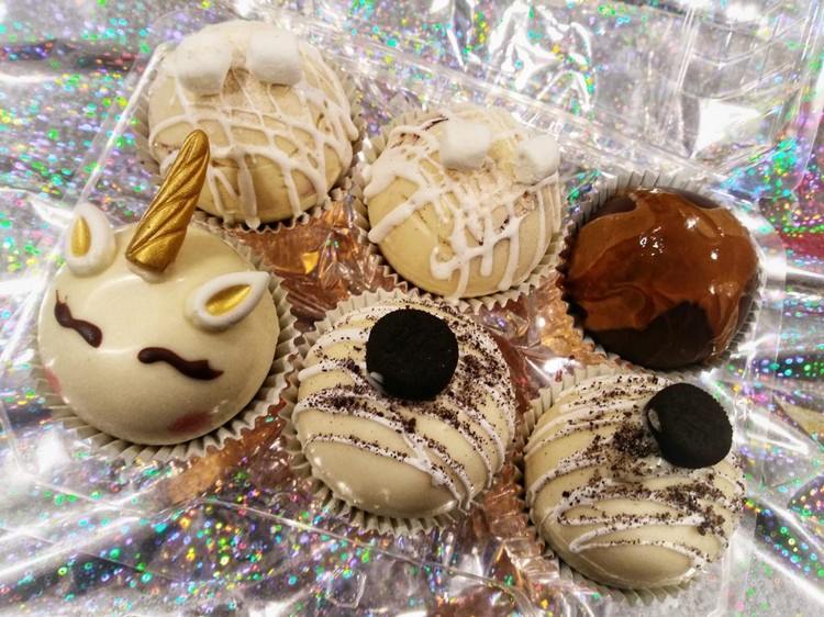 Recepty na vianočný dezert si vyrobíte bombičky z horkej čokolády sami